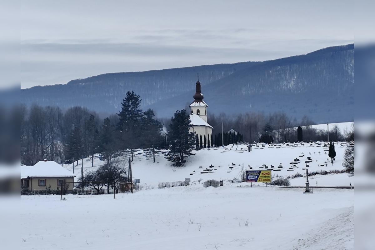FOTO: Ladomirov stojí na sopke. Ukrýva legendu o diablovi, foto 3