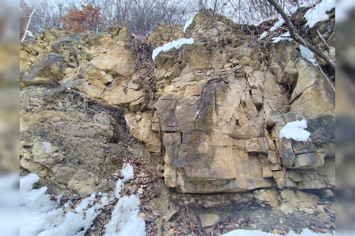 FOTO: Ladomirov stojí na sopke. Ukrýva legendu o diablovi, foto 6
