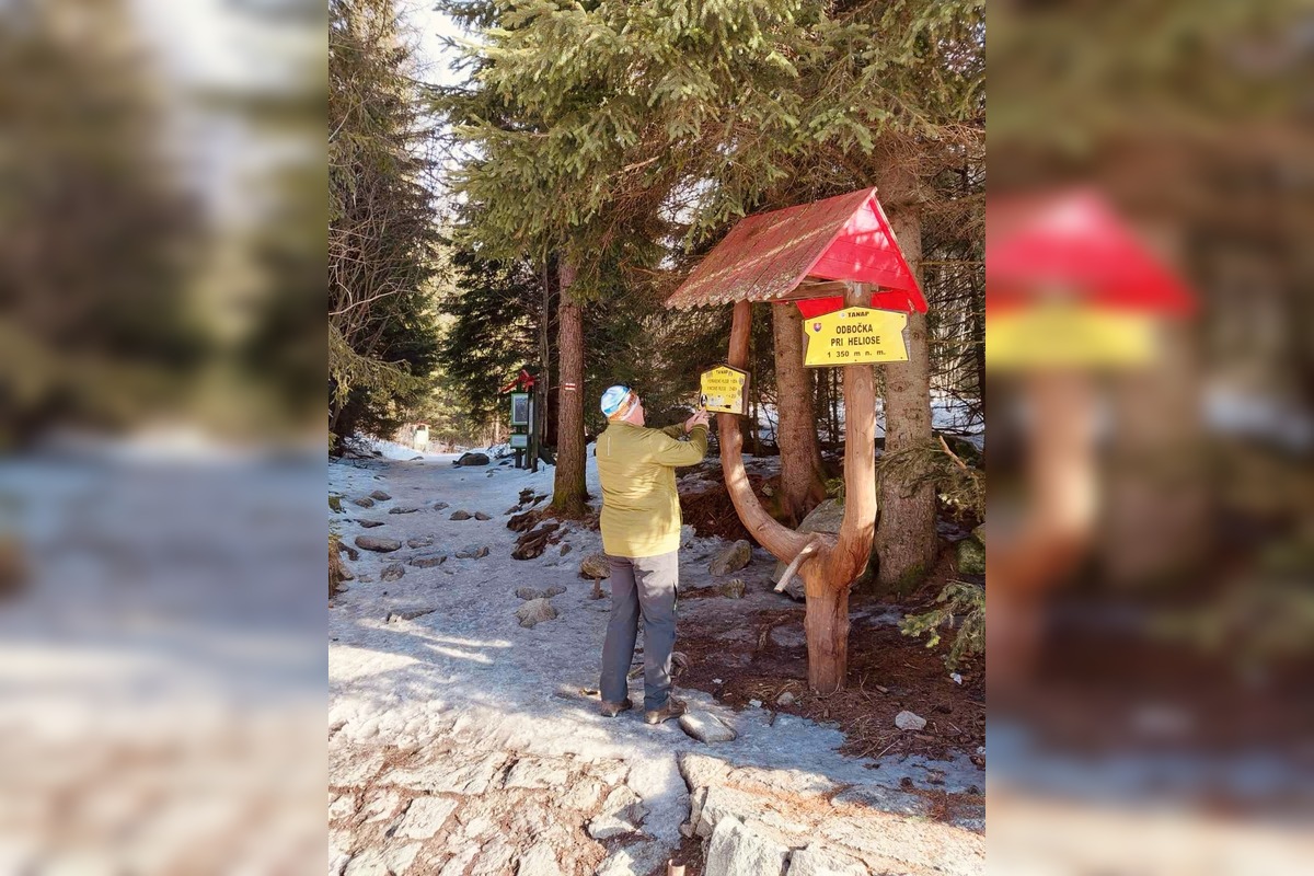 FOTO: Smerovníky nie sú nálepková tabuľa, turisti sa musia vedieť správať, foto 3