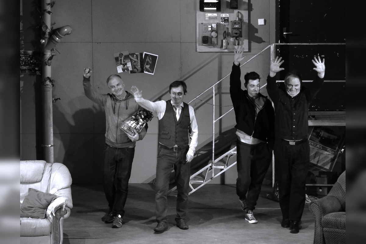 FOTO: Divadlo Komédie vystúpilo pred divákmi v Snine a Trebišove, v Rožňave to skončilo fiaskom, foto 5