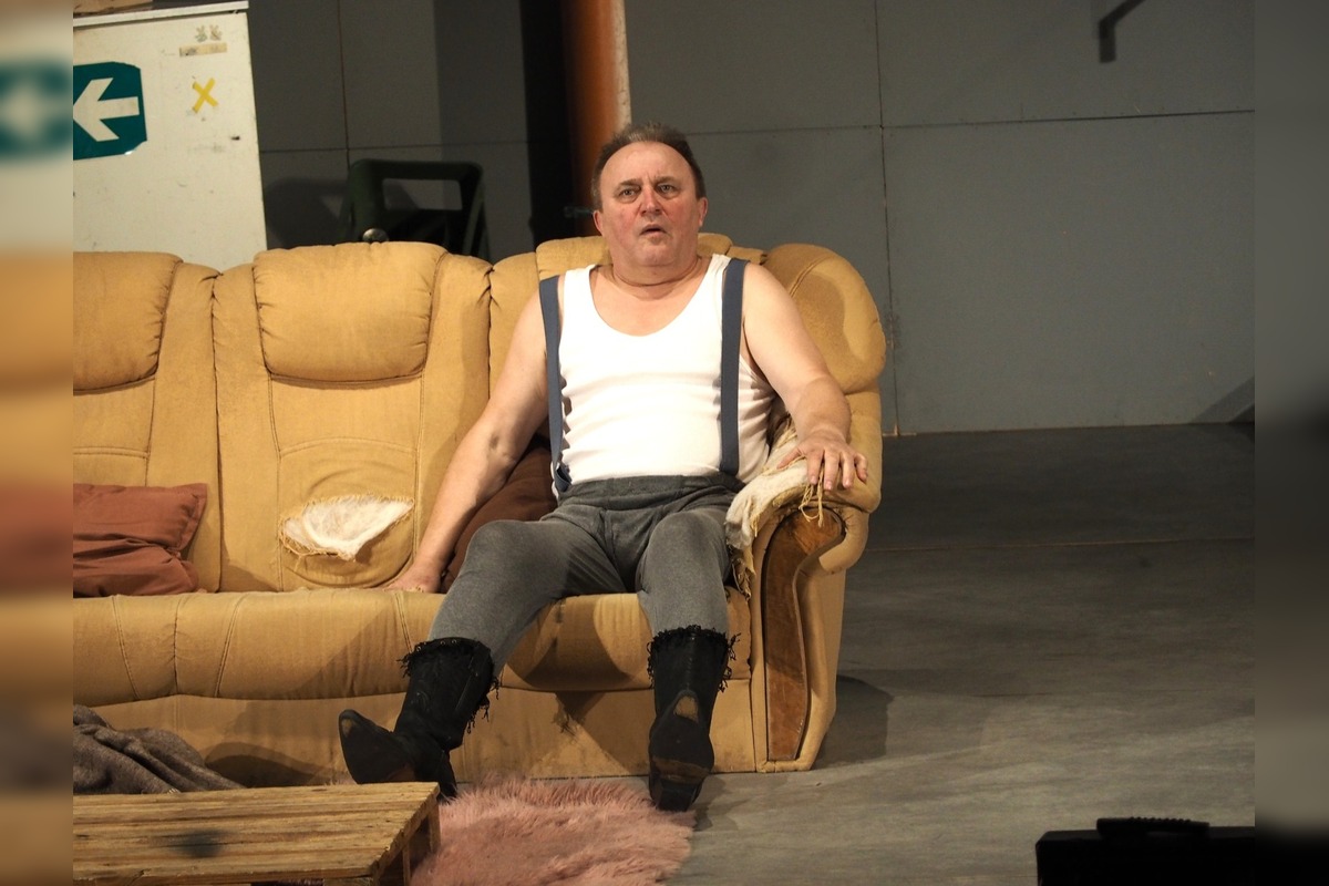 FOTO: Divadlo Komédie vystúpilo pred divákmi v Snine a Trebišove, v Rožňave to skončilo fiaskom, foto 11