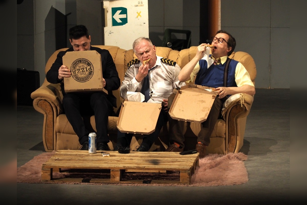 FOTO: Divadlo Komédie vystúpilo pred divákmi v Snine a Trebišove, v Rožňave to skončilo fiaskom, foto 12