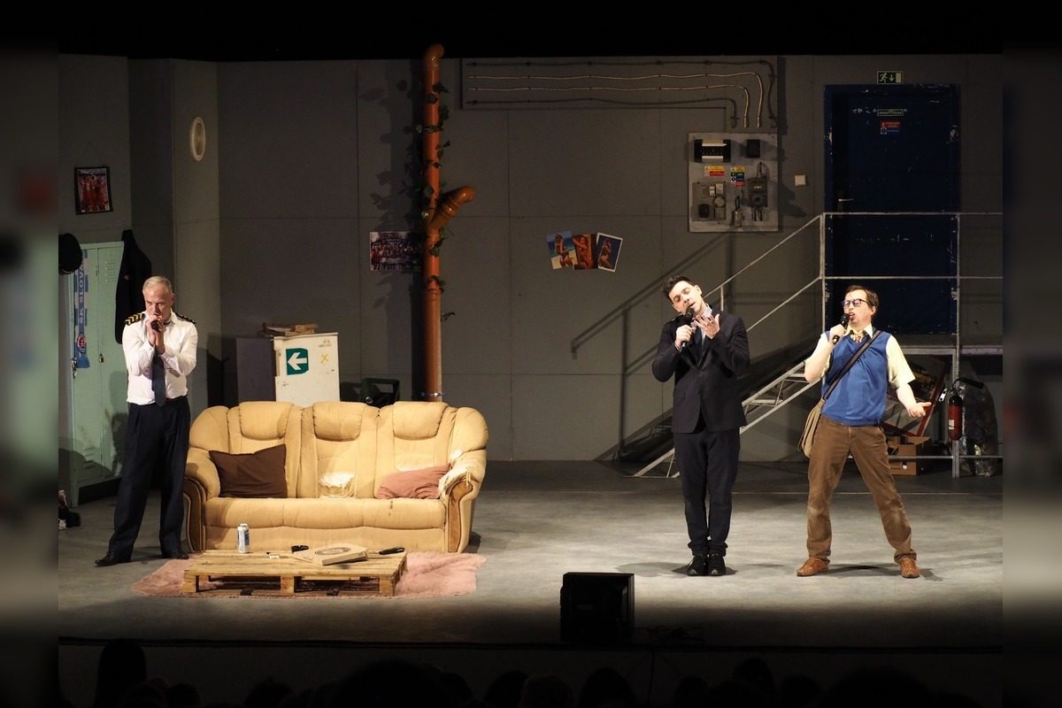 FOTO: Divadlo Komédie vystúpilo pred divákmi v Snine a Trebišove, v Rožňave to skončilo fiaskom, foto 24