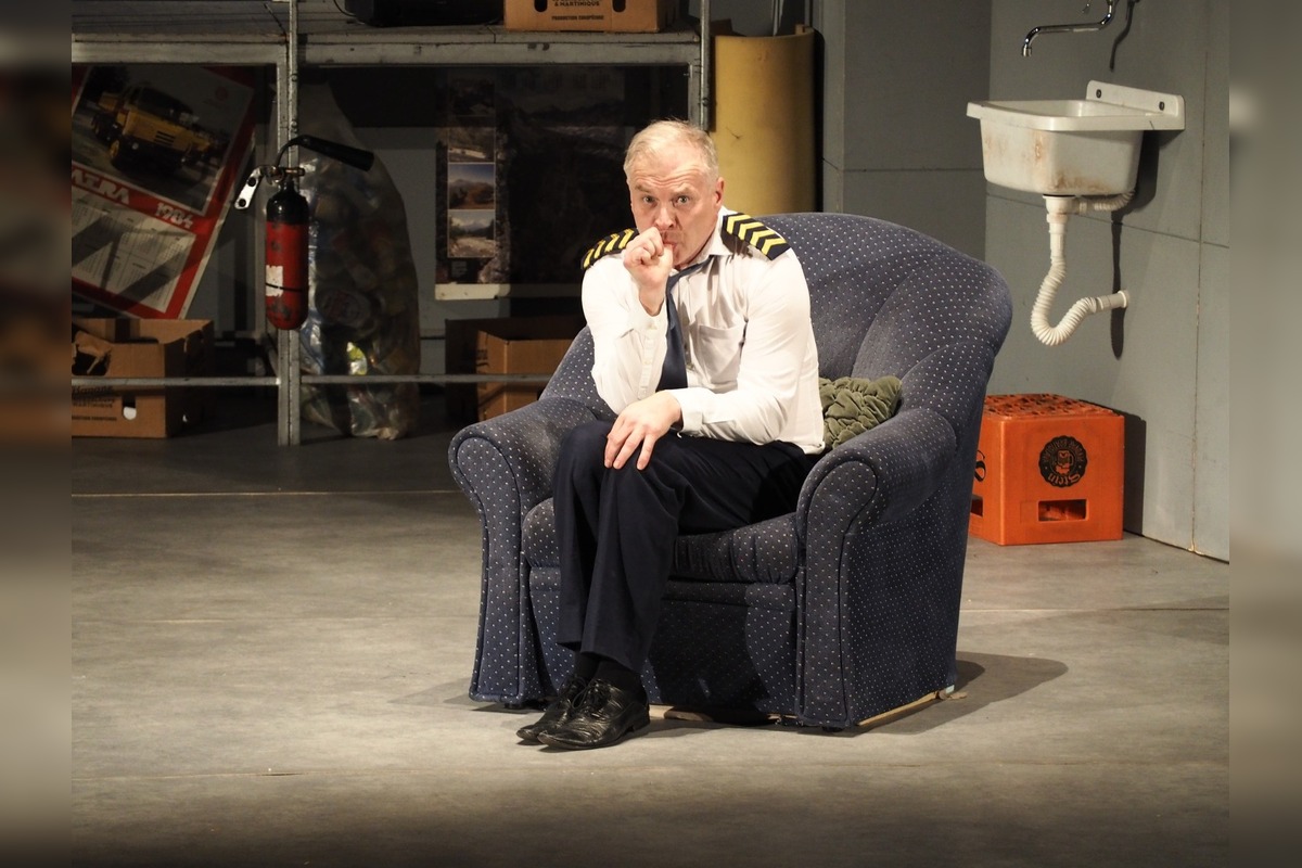 FOTO: Divadlo Komédie vystúpilo pred divákmi v Snine a Trebišove, v Rožňave to skončilo fiaskom, foto 25