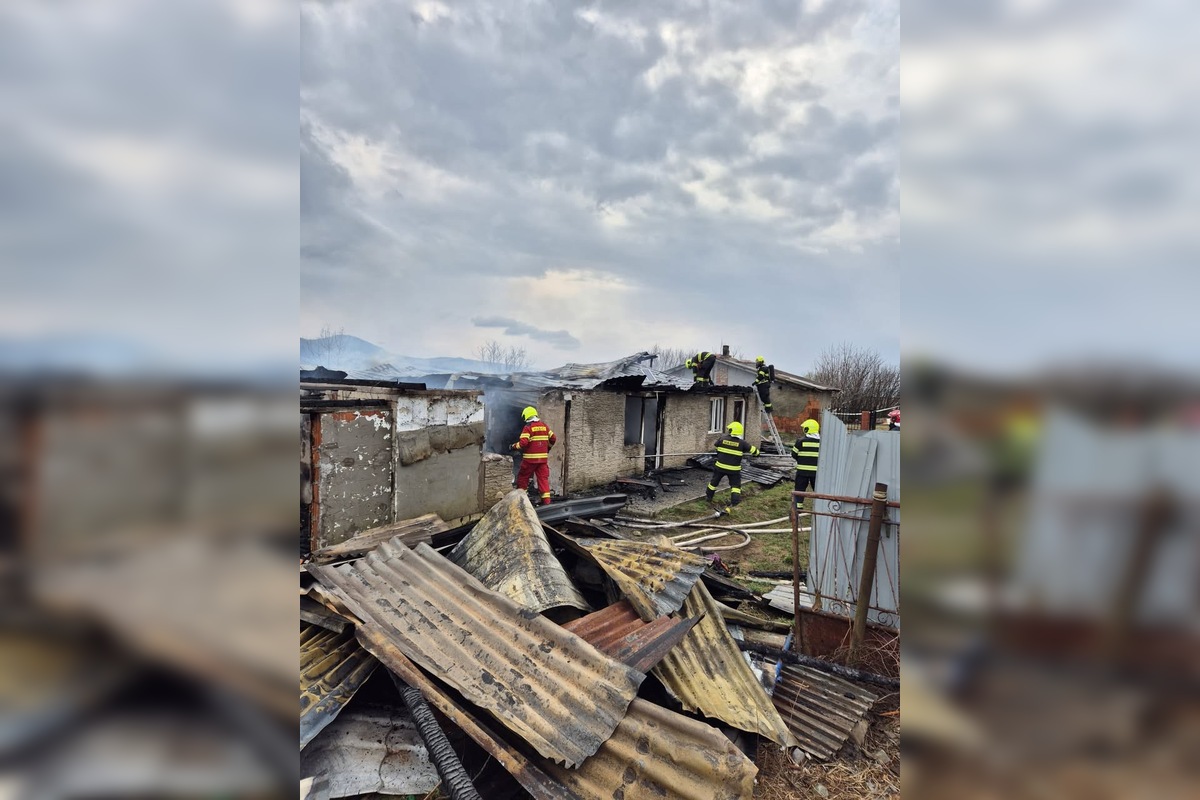 FOTO: Tragédia v okrese Prešov. Pri požiari domu prišlo o život jedno dieťa, foto 1