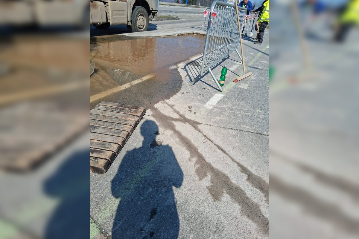 FOTO: Záplava na Sekčove komplikuje dopravu, foto 2