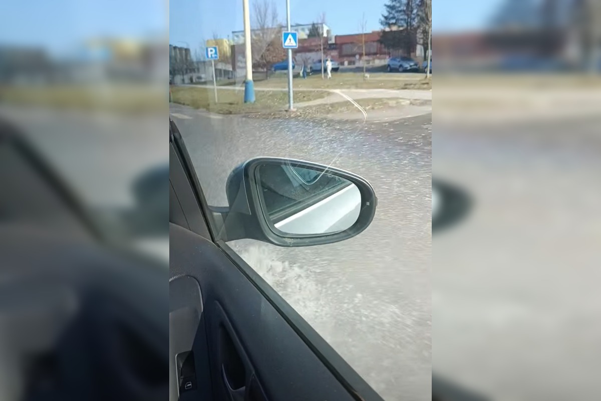 FOTO: Záplava na Sekčove komplikuje dopravu, foto 4