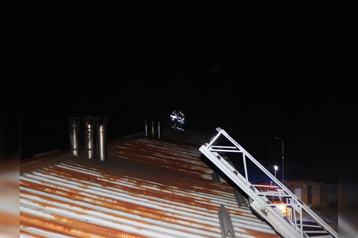 FOTO: Požiar bytovky vo Svidníku, zasahovali tri hodiny, foto 3