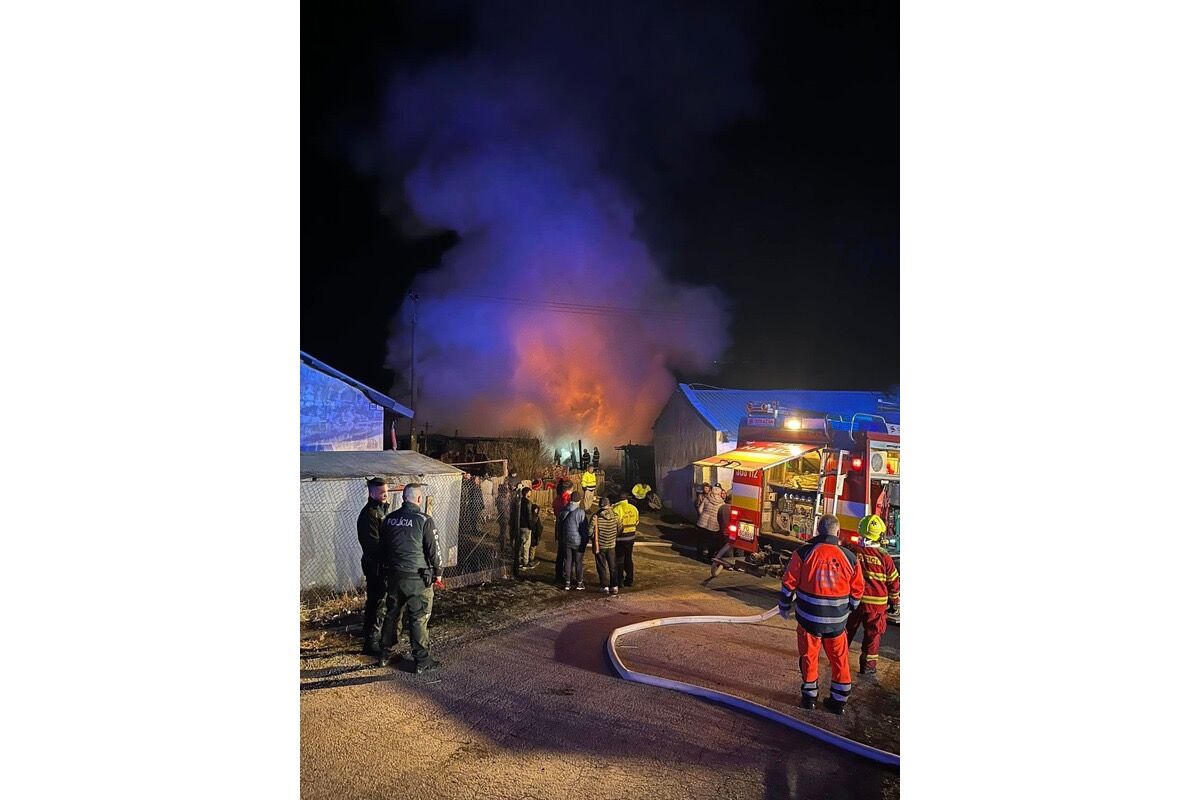 FOTO: Veľký Šariš si pripomína rok od tragického požiaru v miestnej osade, foto 2