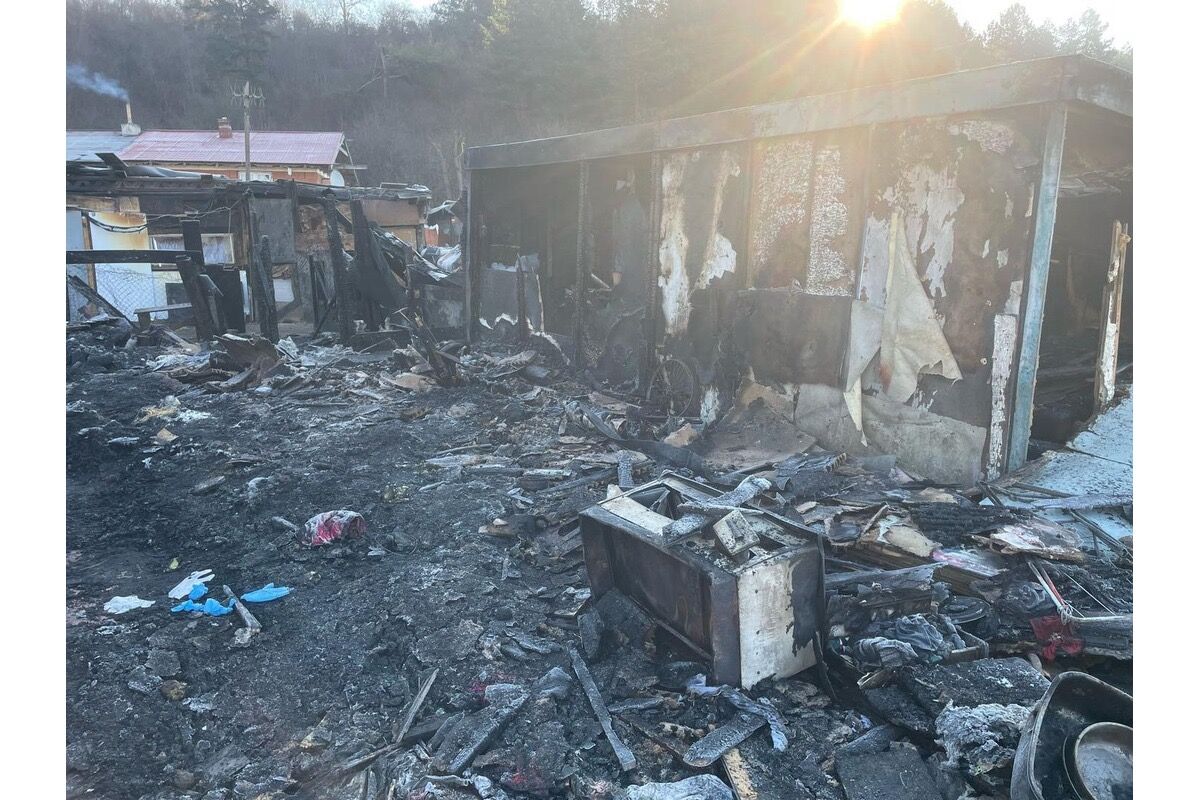 FOTO: Veľký Šariš si pripomína rok od tragického požiaru v miestnej osade, foto 12
