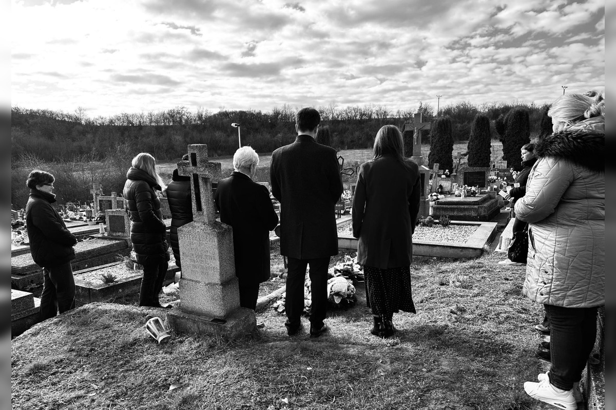 FOTO: Veľký Šariš si pripomína rok od tragického požiaru v miestnej osade, foto 16