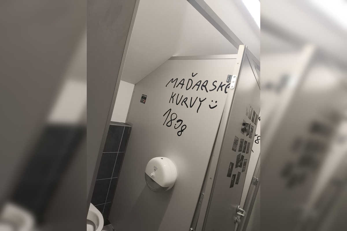 FOTO: Prešovskí fanúšikovia po derby s Košicami zničili toalety Košickej Futbalovej Arény, foto 1