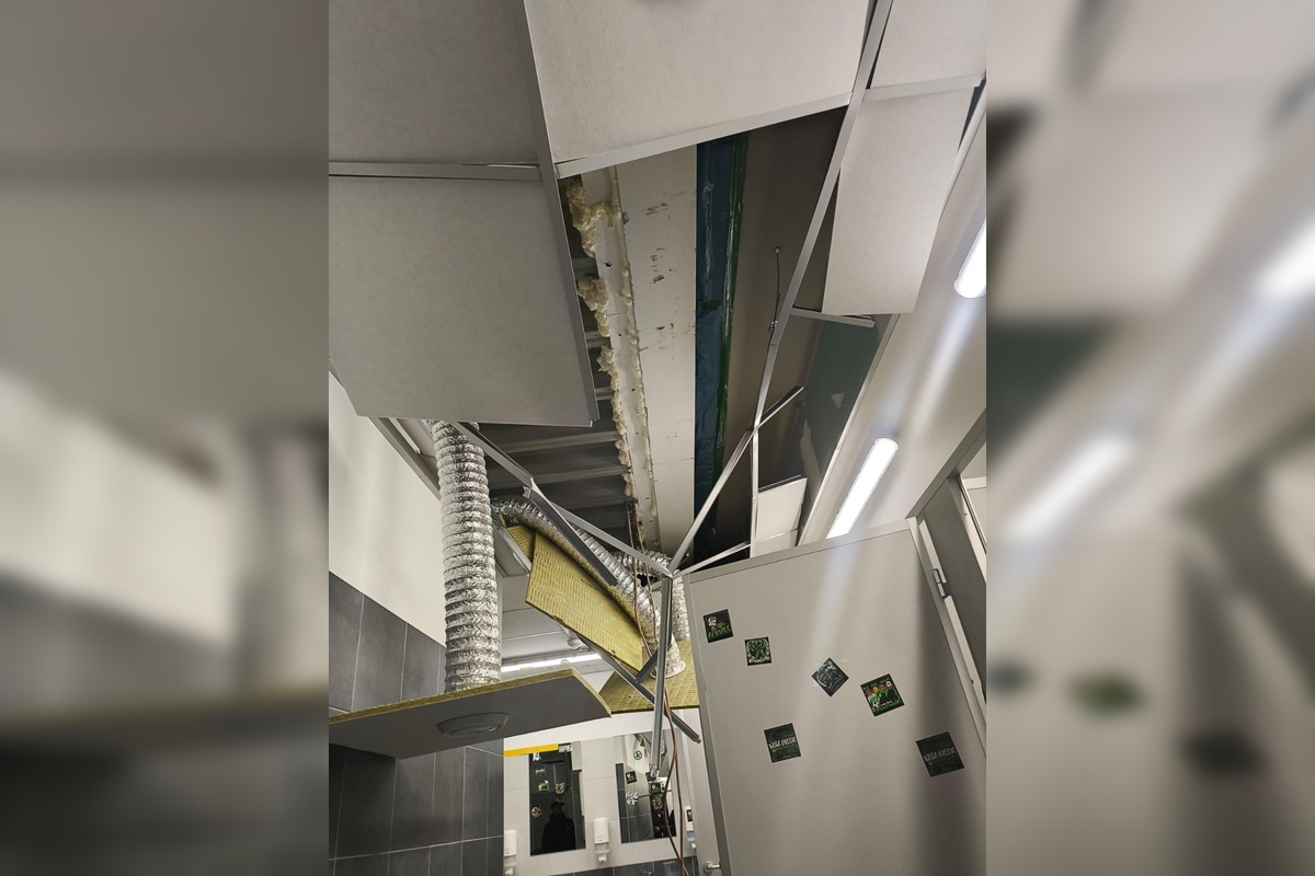 FOTO: Prešovskí fanúšikovia po derby s Košicami zničili toalety Košickej Futbalovej Arény, foto 3