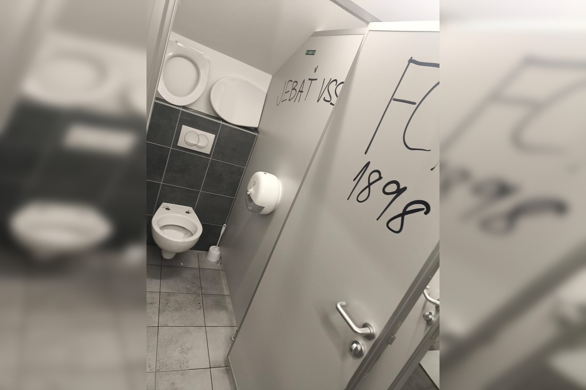 FOTO: Prešovskí fanúšikovia po derby s Košicami zničili toalety Košickej Futbalovej Arény, foto 7