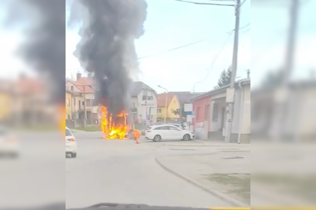 FOTO: Akčné pondelkové ráno v Prešove. Na Kútoch došlo k požiaru vozidla, foto 4