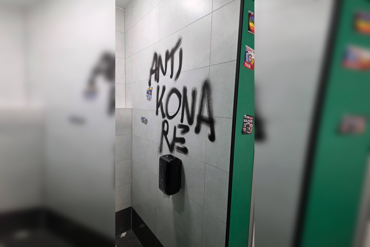 FOTO: K zničeným toaletám po zápase v Košiciach sa vyjadrila aj Futbal Tatran Aréna, foto 2