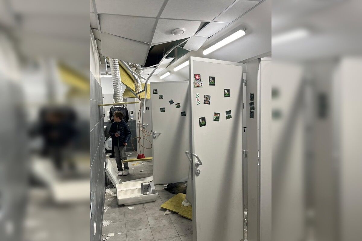 FOTO: K zničeným toaletám po zápase v Košiciach sa vyjadrila aj Futbal Tatran Aréna, foto 8