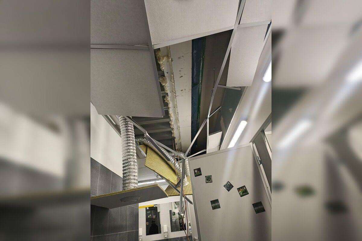 FOTO: K zničeným toaletám po zápase v Košiciach sa vyjadrila aj Futbal Tatran Aréna, foto 9