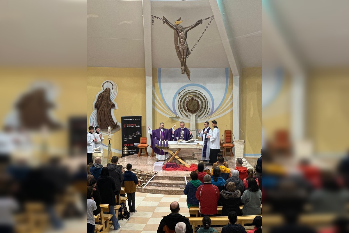 FOTO: Na viacerých miestach Prešovského kraja si veriaci prešli Extrémnu krížovú cestu, foto 14