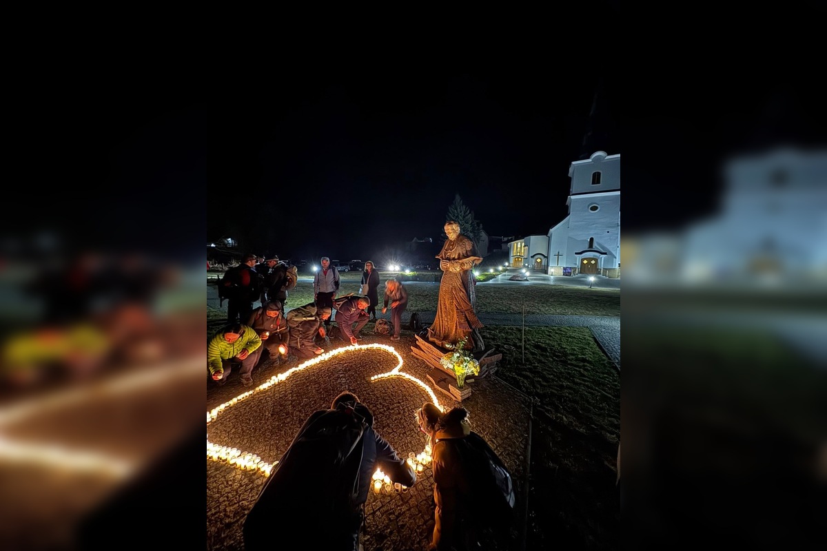 FOTO: Na viacerých miestach Prešovského kraja si veriaci prešli Extrémnu krížovú cestu, foto 16