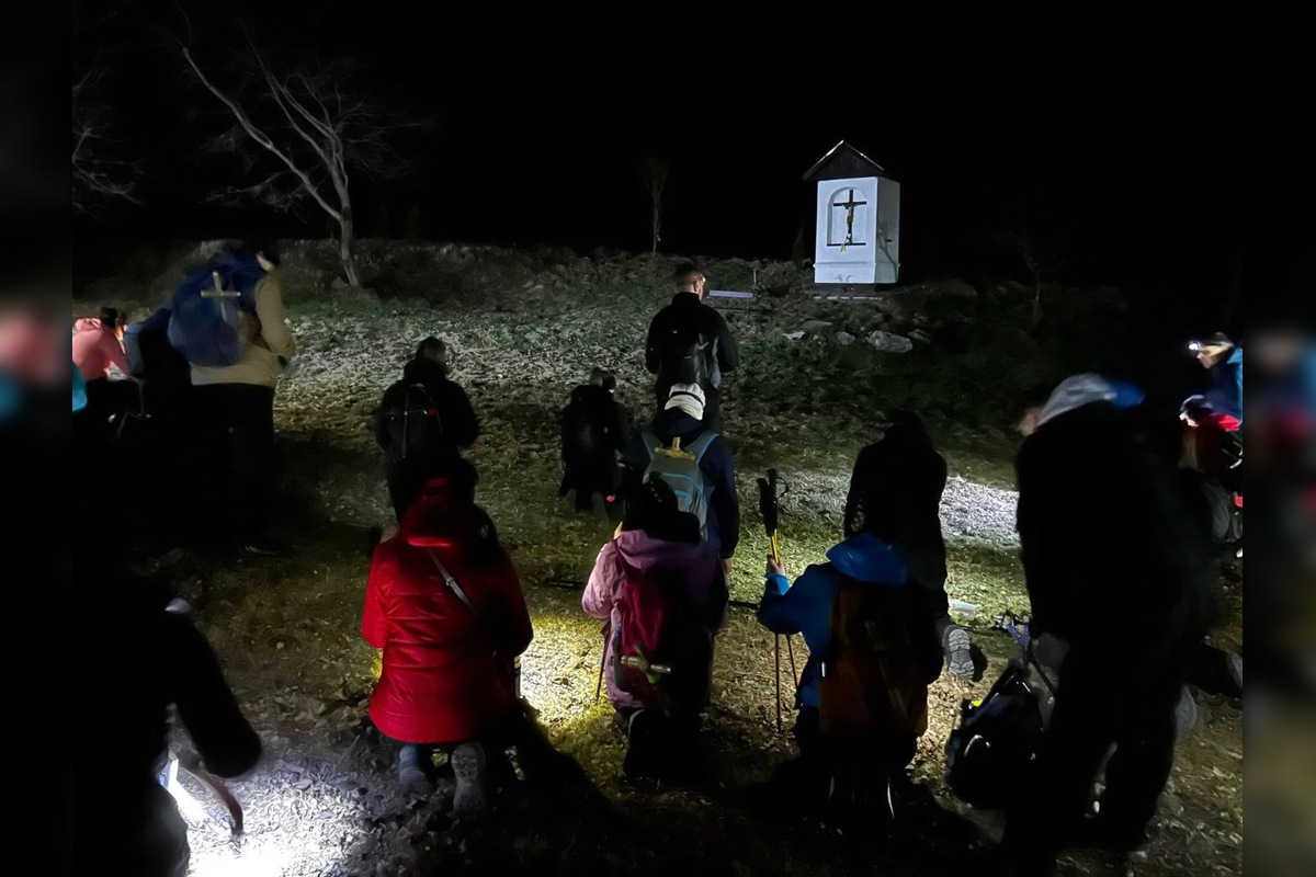 FOTO: Na viacerých miestach Prešovského kraja si veriaci prešli Extrémnu krížovú cestu, foto 18