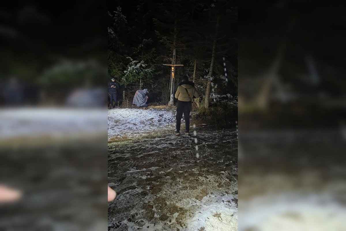 FOTO: Na viacerých miestach Prešovského kraja si veriaci prešli Extrémnu krížovú cestu, foto 20