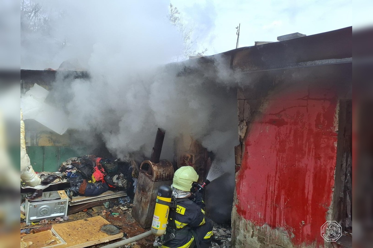 FOTO: V mestskej časti Bardejova došlo k požiaru obydlí, foto 1