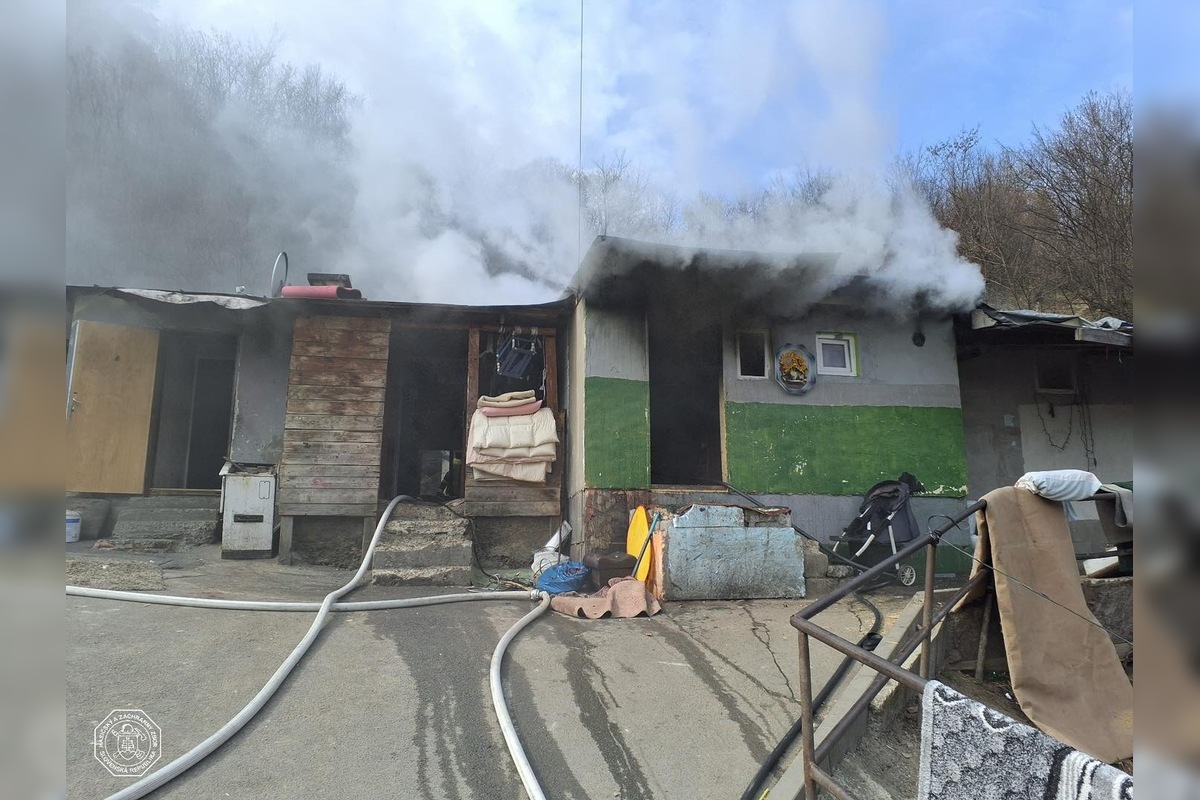 FOTO: V mestskej časti Bardejova došlo k požiaru obydlí, foto 2