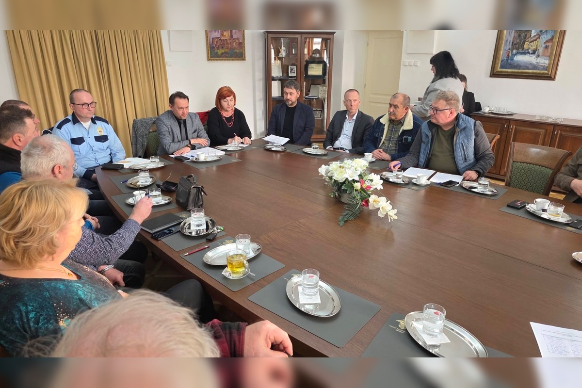 FOTO: V mestskej časti Bardejova došlo k požiaru obydlí, foto 4