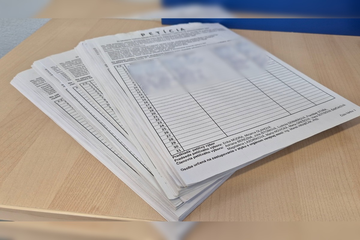 FOTO: Petícia za odvolanie riaditeľa ZŠ v Sabinove. Medzi dôvodmi uvádzajú sexuálne narážky, foto 2