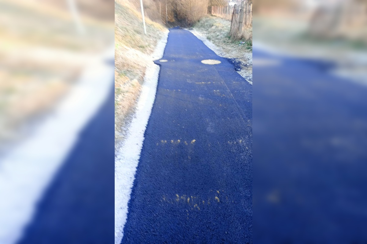 FOTO: ulica na brehu pokladka asfaltu, foto 3