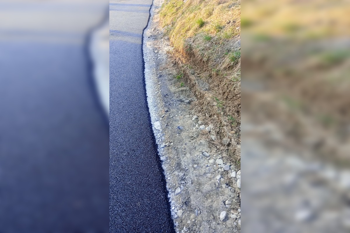 FOTO: ulica na brehu pokladka asfaltu, foto 4