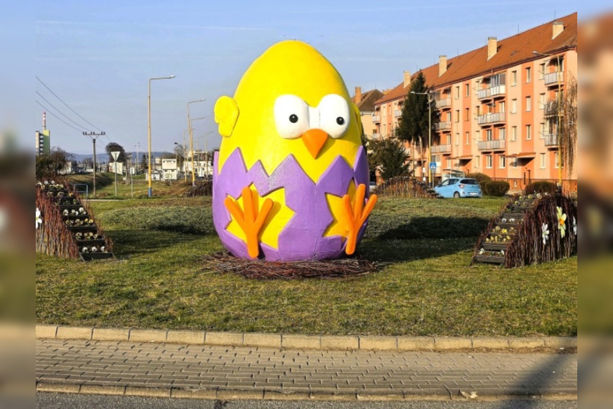 FOTO: Humenné rozkvitlo do Veľkej noci. Zajačiky, vajíčka aj farby, foto 1
