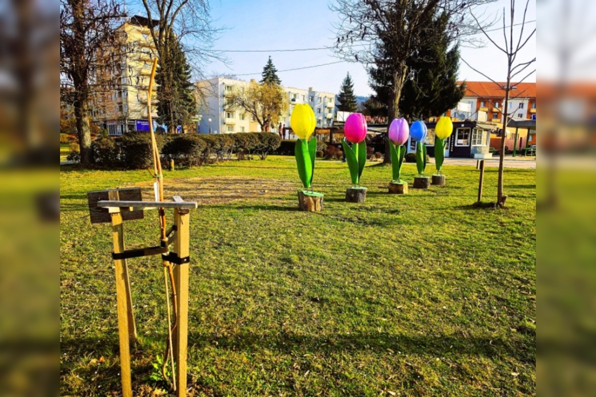 FOTO: Humenné rozkvitlo do Veľkej noci. Zajačiky, vajíčka aj farby, foto 5