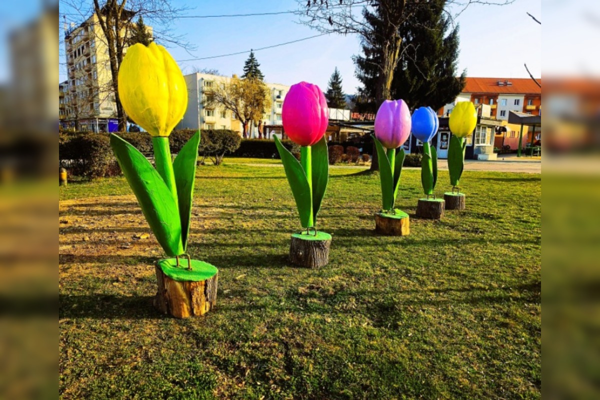 FOTO: Humenné rozkvitlo do Veľkej noci. Zajačiky, vajíčka aj farby, foto 6