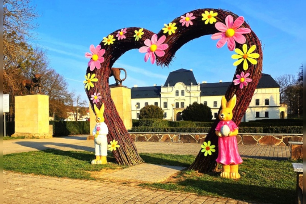 FOTO: Humenné rozkvitlo do Veľkej noci. Zajačiky, vajíčka aj farby, foto 8
