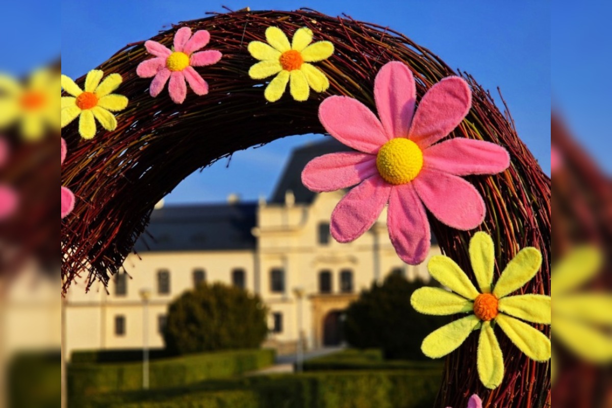 FOTO: Humenné rozkvitlo do Veľkej noci. Zajačiky, vajíčka aj farby, foto 10