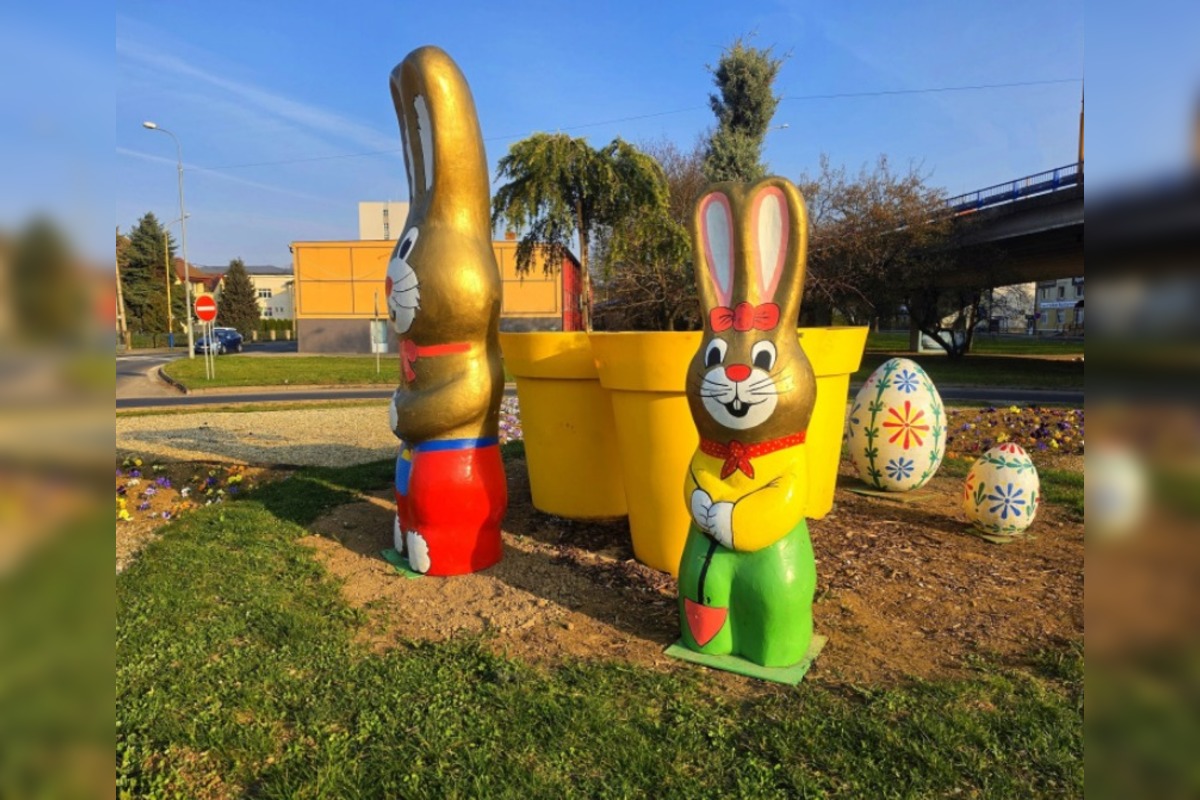 FOTO: Humenné rozkvitlo do Veľkej noci. Zajačiky, vajíčka aj farby, foto 15