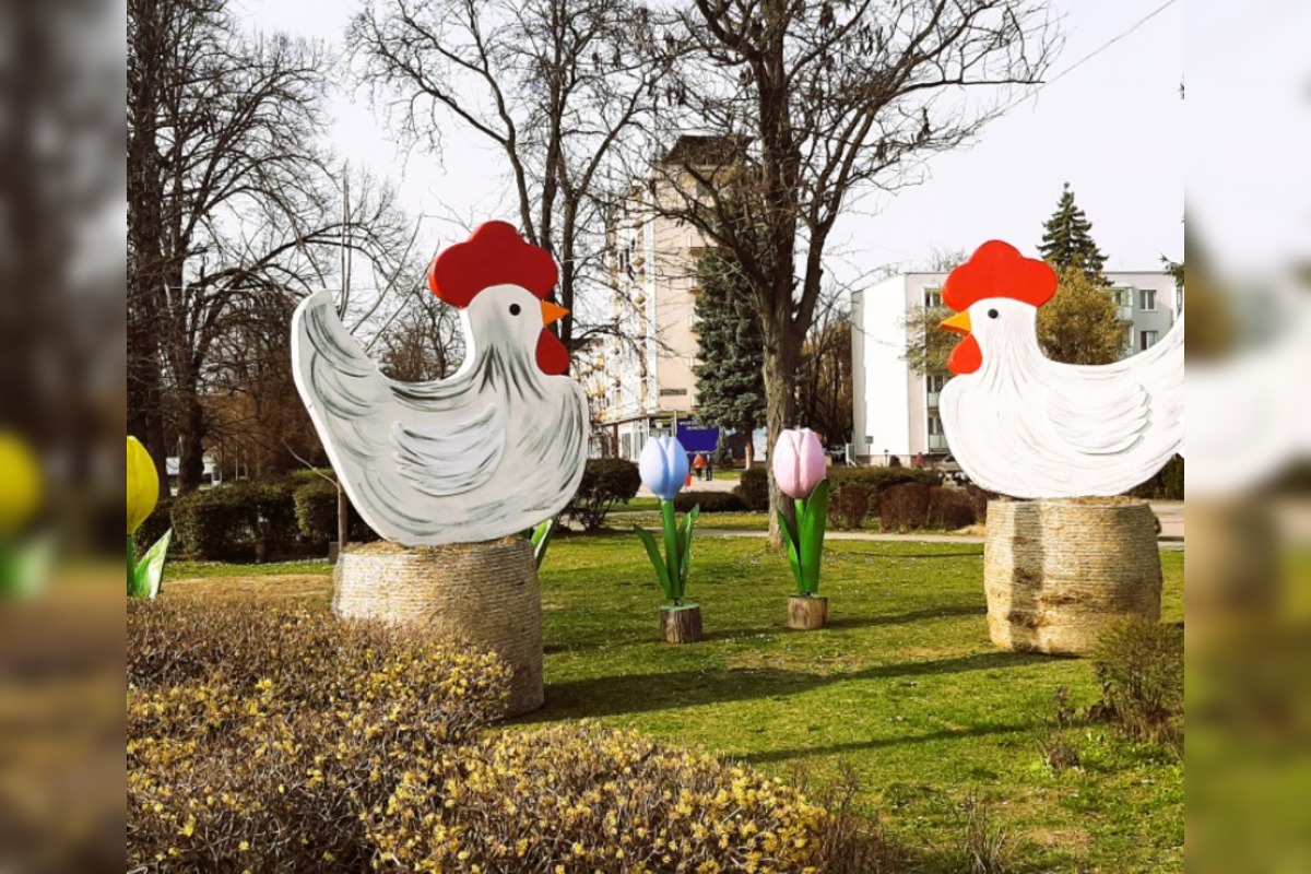 FOTO: Humenné rozkvitlo do Veľkej noci. Zajačiky, vajíčka aj farby, foto 17