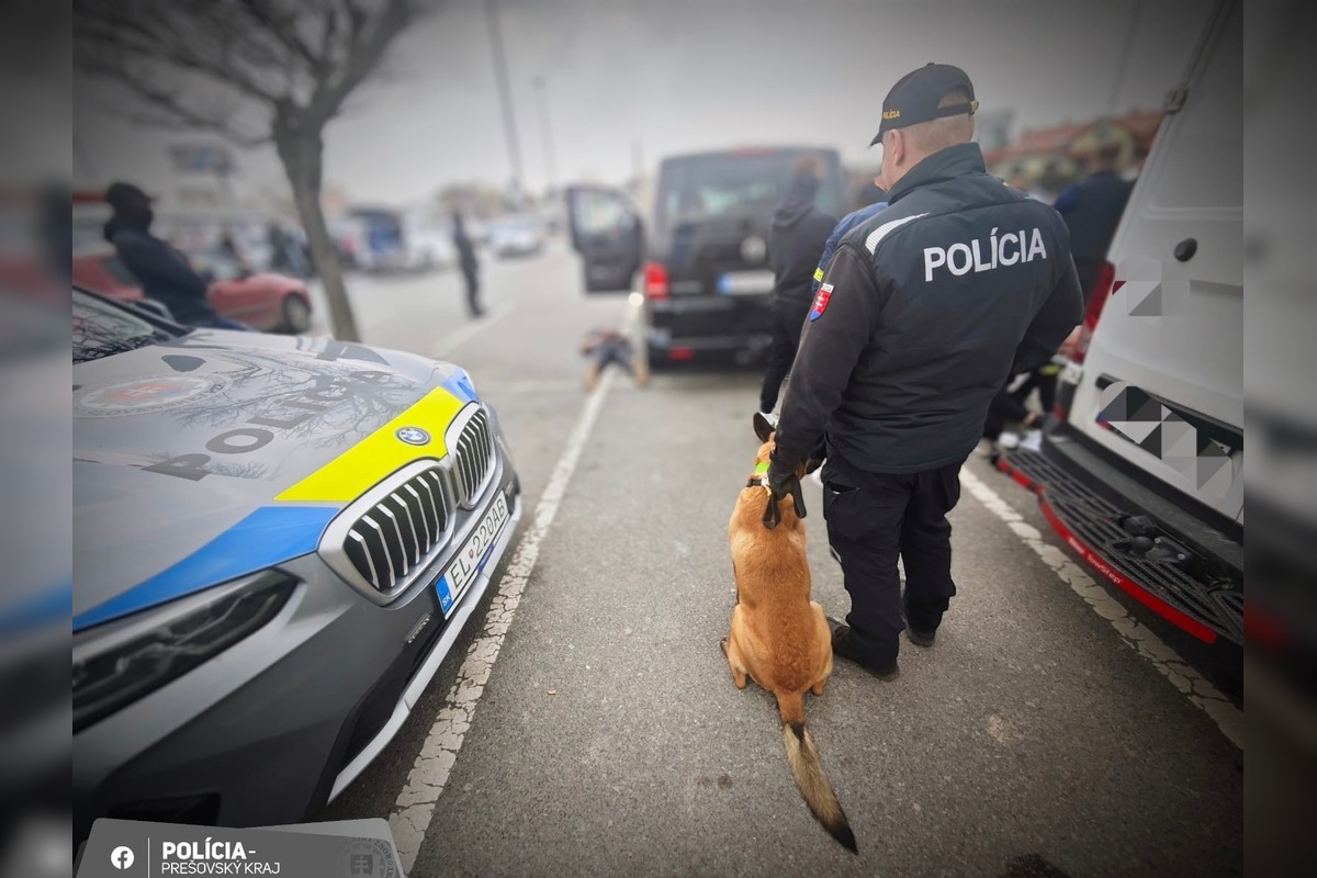 FOTO: V Prešove zasahovali špeciálne zložky, zadržali dvoch mužov, foto 2