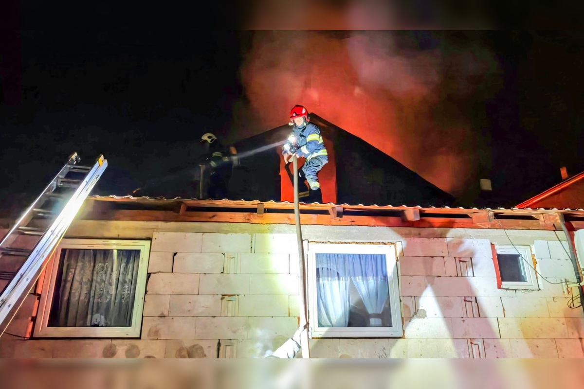 FOTO: Po požiari v Starej Ľubovni ostalo bez strechy viac ako 40 ľudí, foto 2