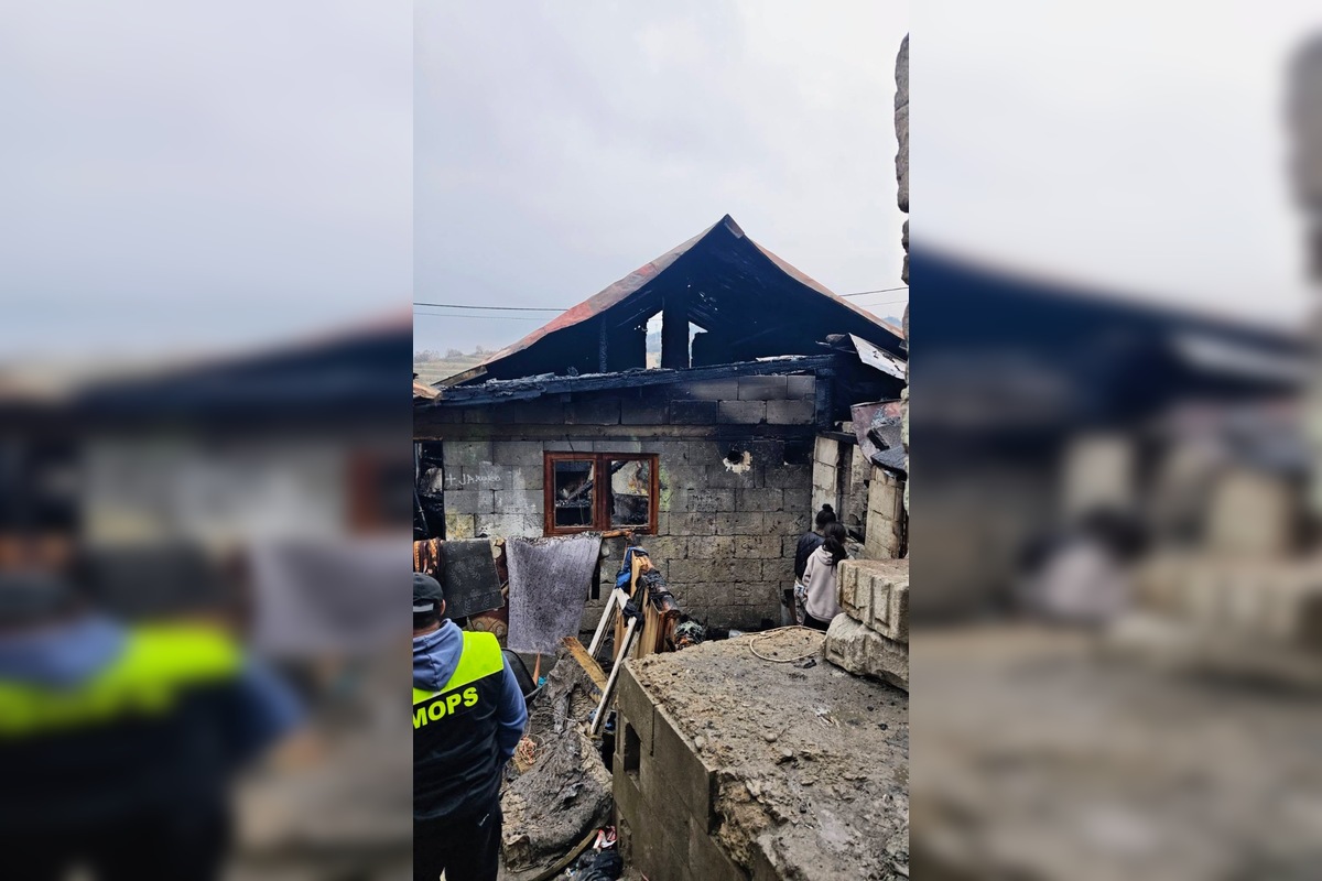 FOTO: Po požiari v Starej Ľubovni ostalo bez strechy viac ako 40 ľudí, foto 10