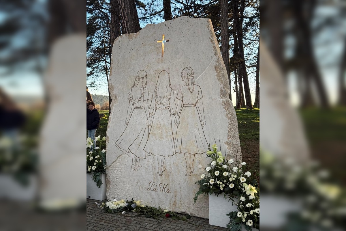 FOTO: V Spišskom Podhradí odhalili pamätník obetiam tragickej udalosti, foto 1