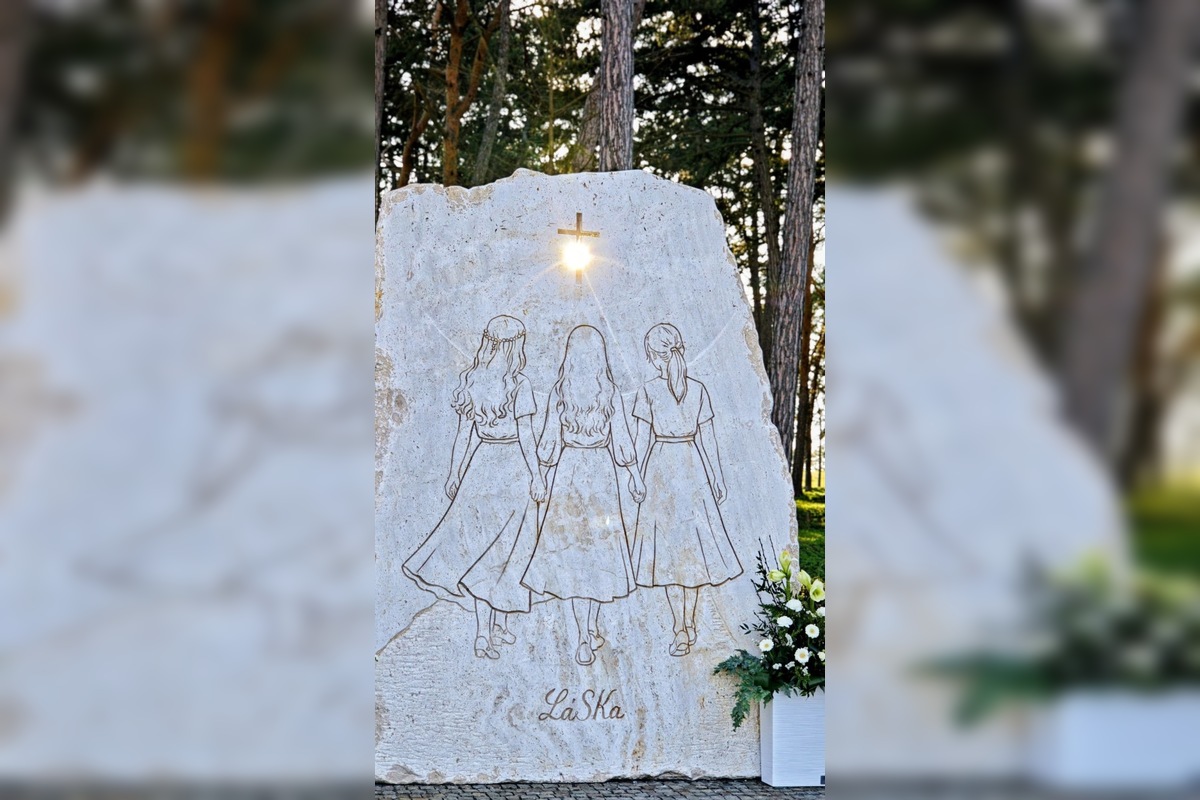 FOTO: V Spišskom Podhradí odhalili pamätník obetiam tragickej udalosti, foto 2