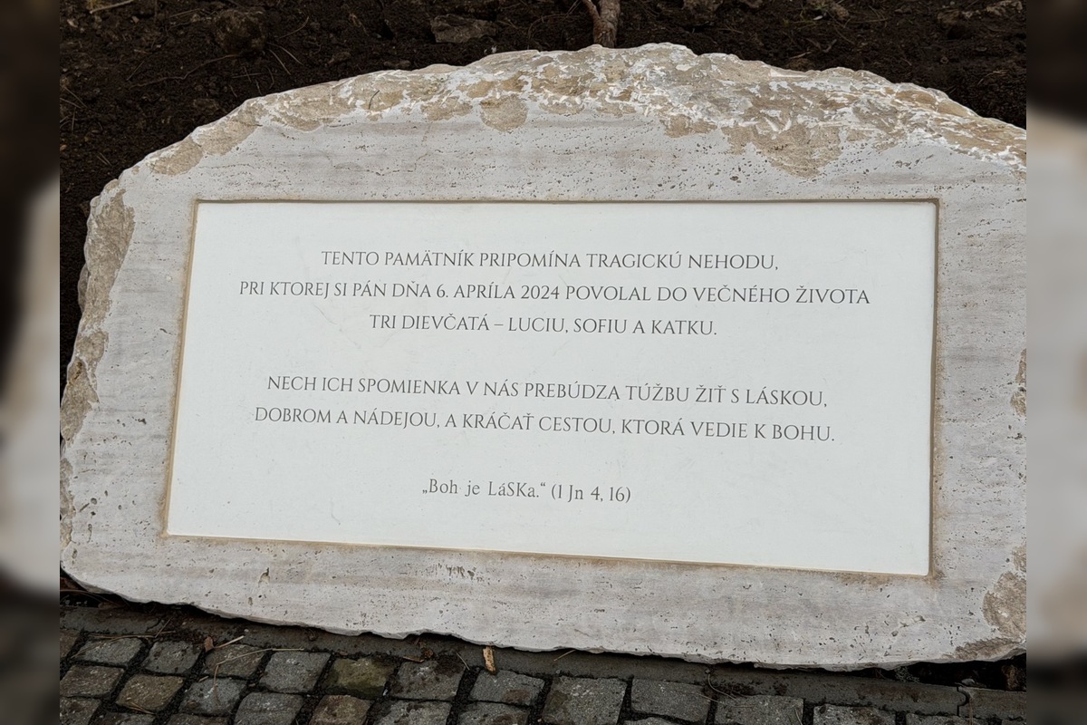 FOTO: V Spišskom Podhradí odhalili pamätník obetiam tragickej udalosti, foto 3