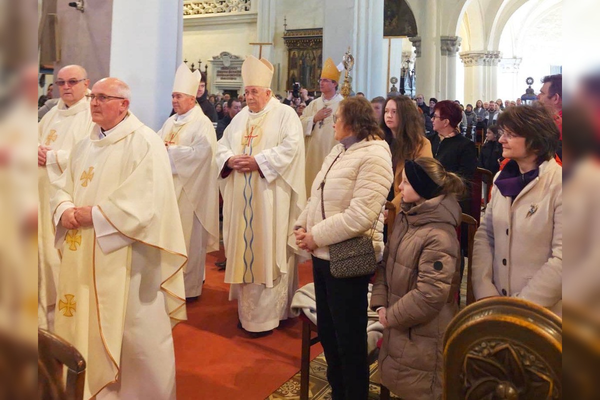 FOTO: V Spišskom Podhradí odhalili pamätník obetiam tragickej udalosti, foto 4