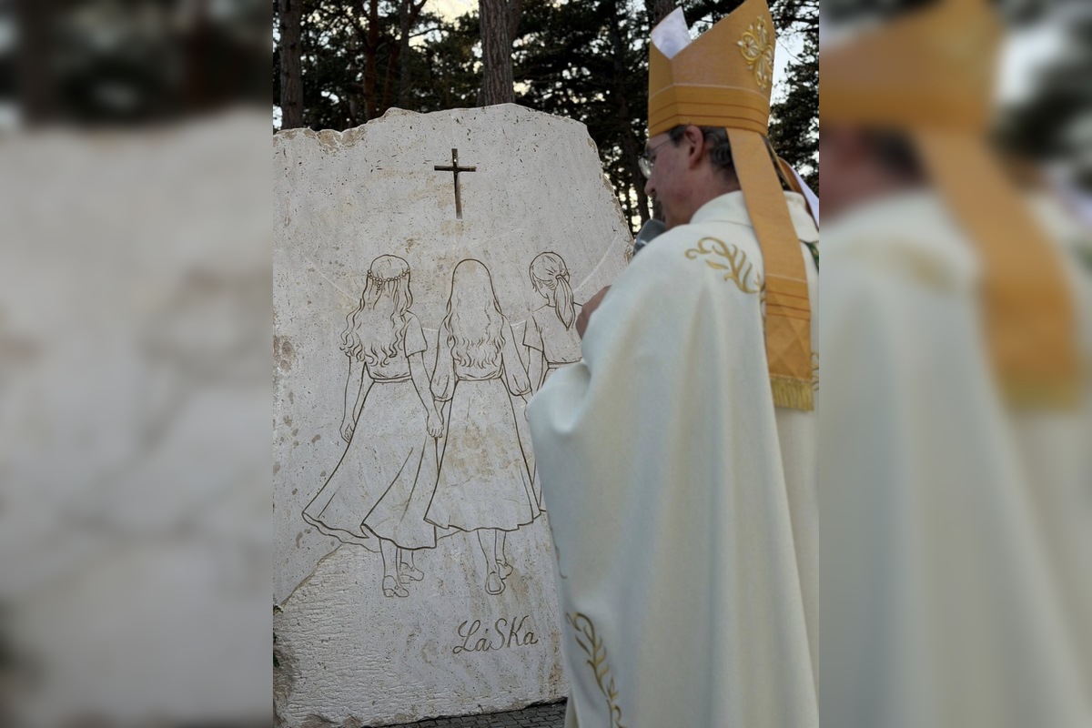 FOTO: V Spišskom Podhradí odhalili pamätník obetiam tragickej udalosti, foto 8