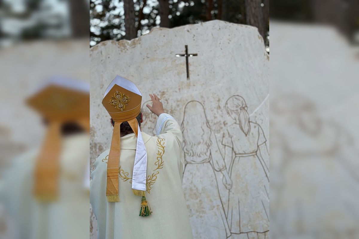 FOTO: V Spišskom Podhradí odhalili pamätník obetiam tragickej udalosti, foto 12