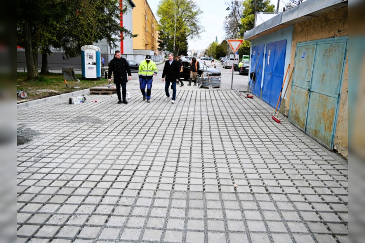 FOTO: Humenné mení garáže na mestskú zeleň, ďalšie projekty sú v hre, foto 7