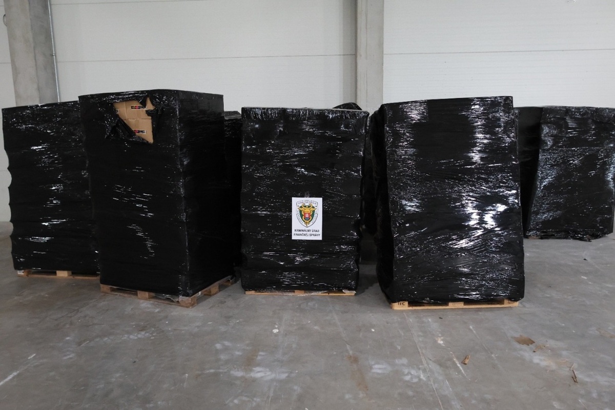 FOTO: V Levoči zaistili viac ako 6 ton materiálu určeného na výrobu tabaku, foto 1